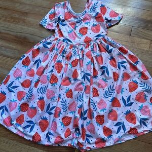 Adorable Strawberry Print Dress w Pockets | girls 9/10